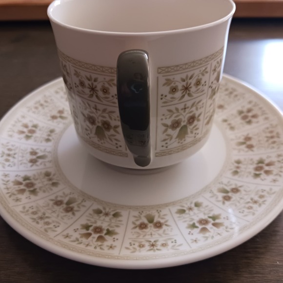 Vintage Royal Doulton Fine Bone China Samarra Flat Cup and Saucer Set - Picture 9 of 9